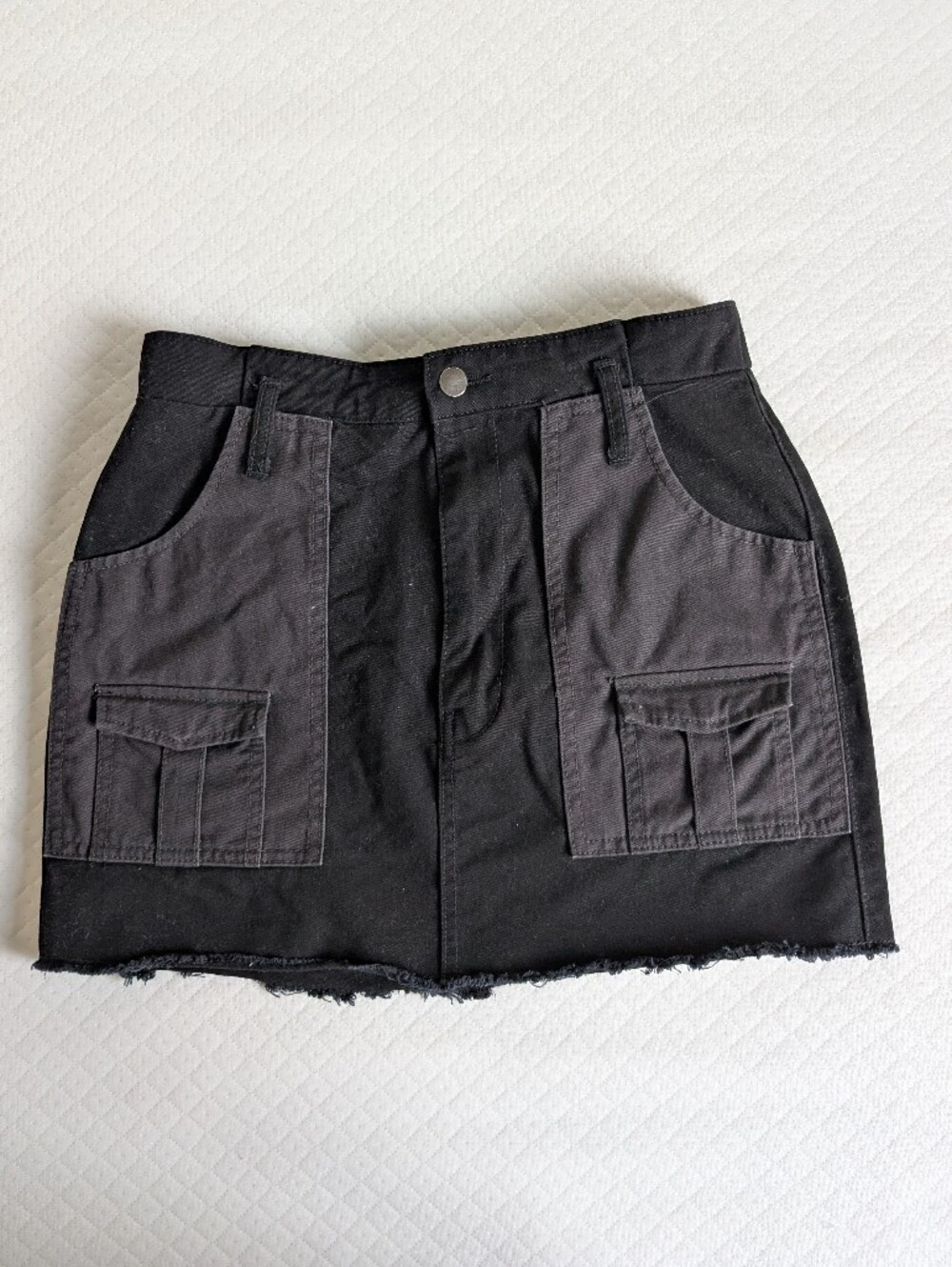Forever 21 Black Cargo Raw Hem Mini Denim Skirt, size S Pockets Festival Boho